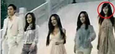 人肉背景板,揭秘人肉背景板背后的故事与影响